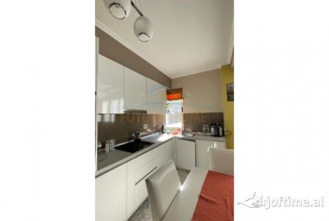 Appartamento in vendita a Tirana 3+1, Arredato