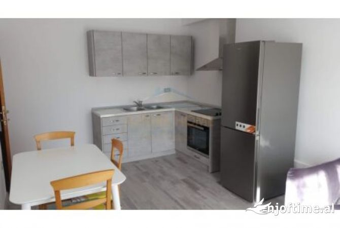 Shtepi me qera Apartament ne Tirane, 2+1, Mobilimi E mobiluar, Pagesa 400  Euro.