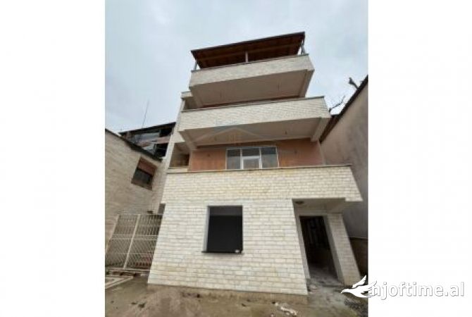 Casa in vendita 4+1 a Tirana - 370,000 Euro