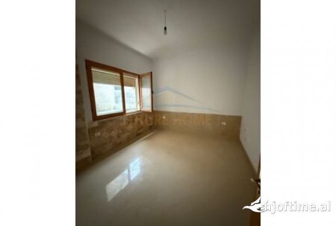 Casa privata/Indipendente in vendita a Tirana 4+1, Vuoto