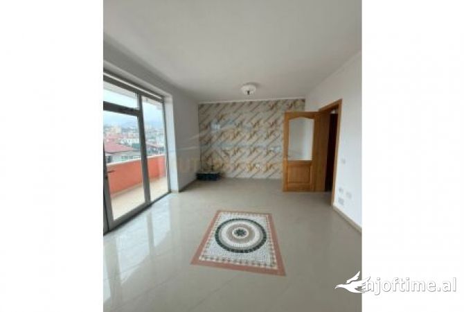 Casa privata/Indipendente in vendita a Tirana 4+1, Vuoto