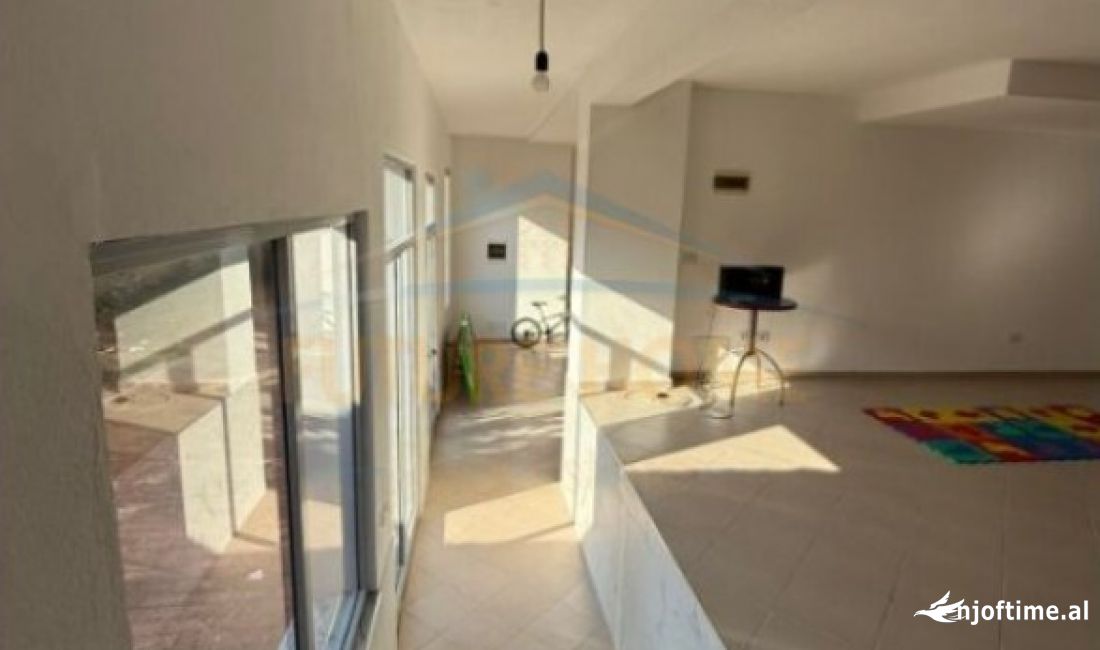 Shitje, Ambient Biznesi ( Njesi), prane Fabrikes se Qelqit, Kombinat, Tirane AREA47681   