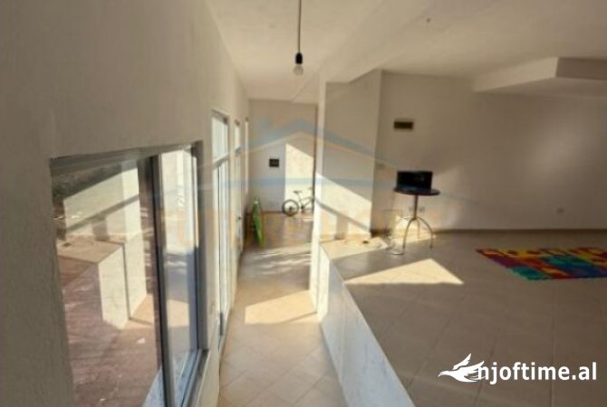 Shitje, Ambient Biznesi ( Njesi), prane Fabrikes se Qelqit, Kombinat, Tirane AREA47681   