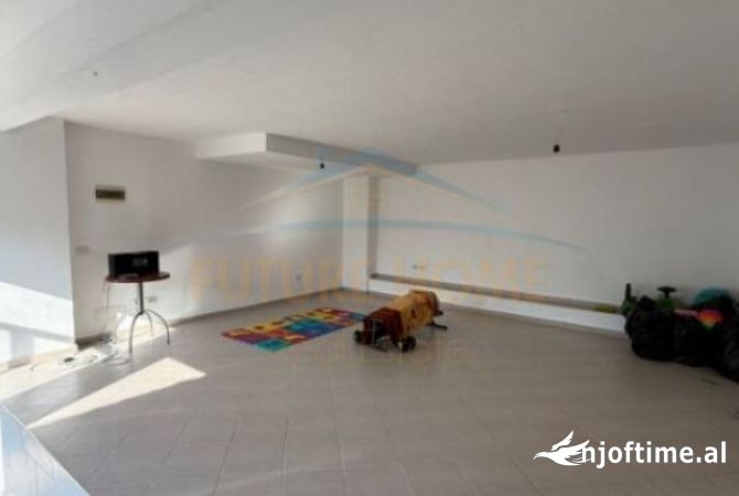 Shitje, Ambient Biznesi ( Njesi), prane Fabrikes se Qelqit, Kombinat, Tirane AREA47681   