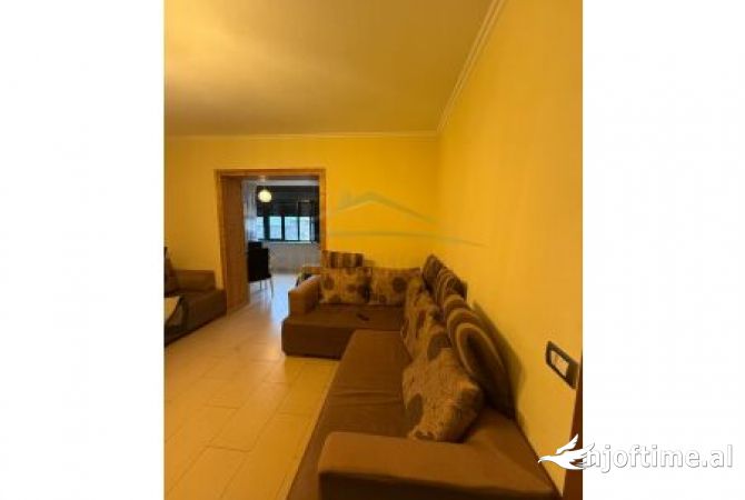 Qera, Apartament 3+1+2 (per banim ose biznes), Rruga Kongresi i Manastirit, Tirane. AREA49813   