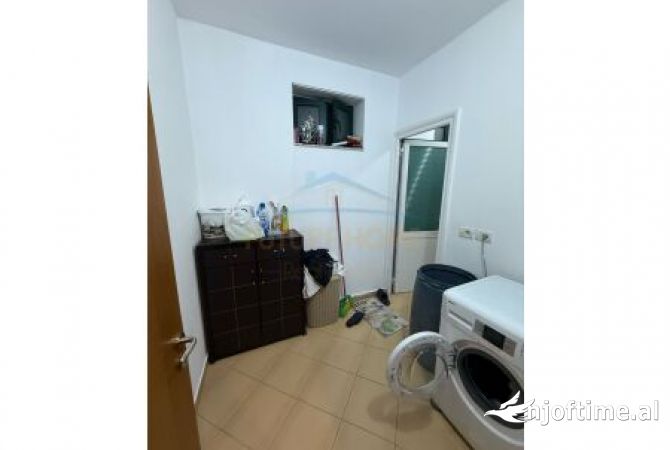 Shtepi me qera Apartament ne Tirane, 3+1, Mobilimi E mobiluar, Pagesa 750  Euro.