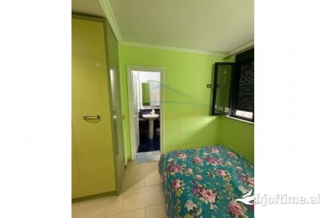 Shtepi me qera Apartament ne Tirane, 3+1, Mobilimi E mobiluar, Pagesa 750  Euro.