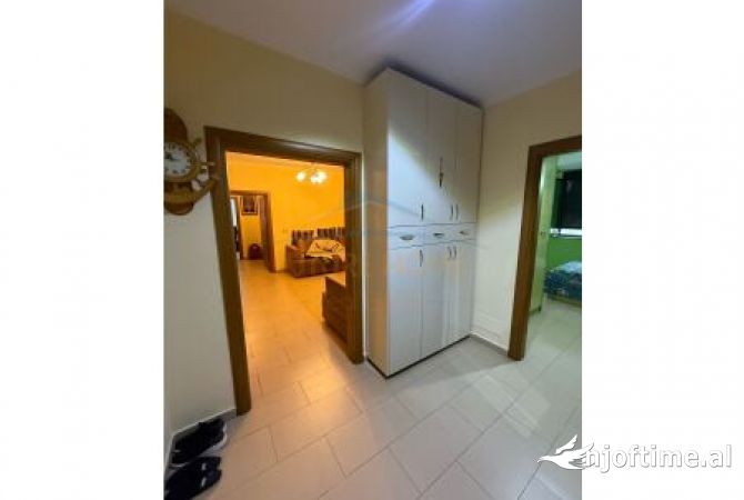 Shtepi me qera Apartament ne Tirane, 3+1, Mobilimi E mobiluar, Pagesa 750  Euro.