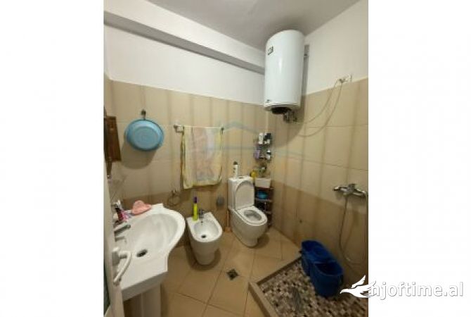 Shtepi me qera Apartament ne Tirane, 3+1, Mobilimi E mobiluar, Pagesa 750  Euro.