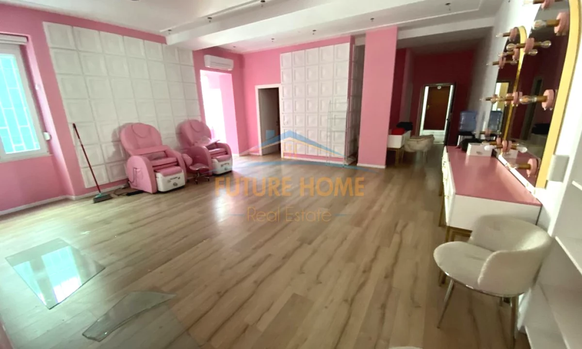 Qera, Njesi Komerciale, prane ne Stadiumit Dinamo. AREA51118   