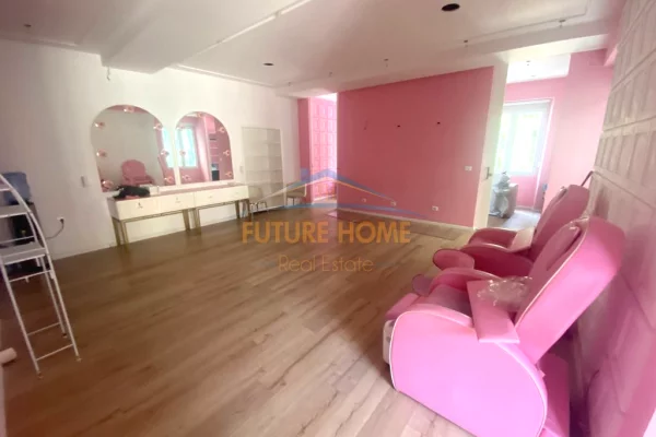 Qera, Njesi Komerciale, prane ne Stadiumit Dinamo. AREA51118   