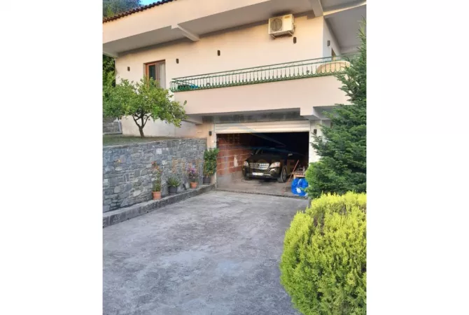 Casa privata/Indipendente in vendita a Tirana 2+1, Arredato