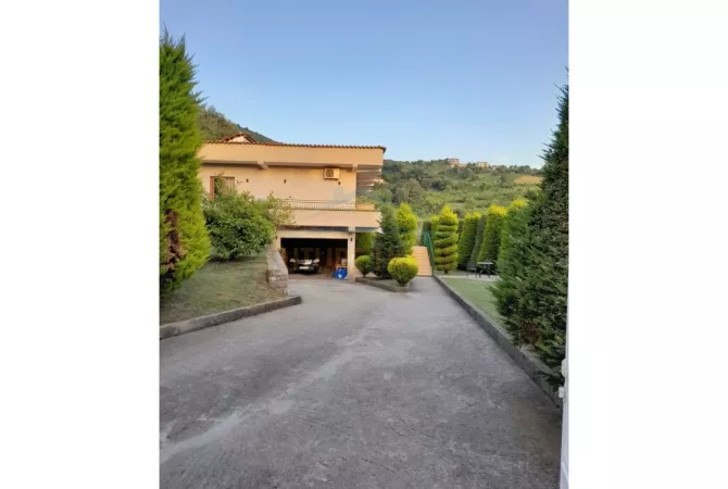 Casa privata/Indipendente in vendita a Tirana 2+1, Arredato