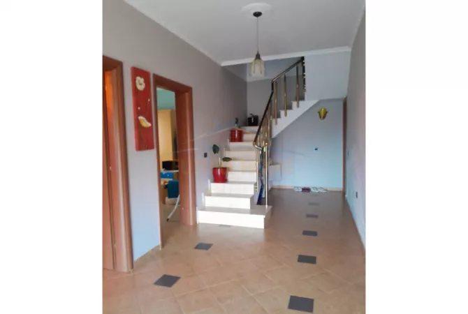 Casa privata/Indipendente in vendita a Tirana 2+1, Arredato