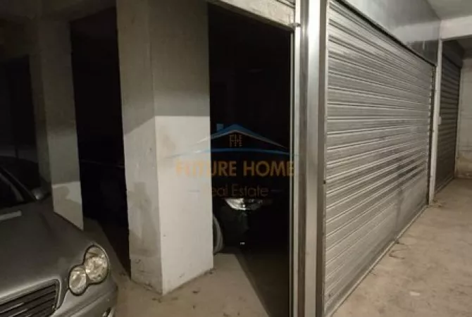 Shitet, Garazh, Unaza e Re, Tirane.