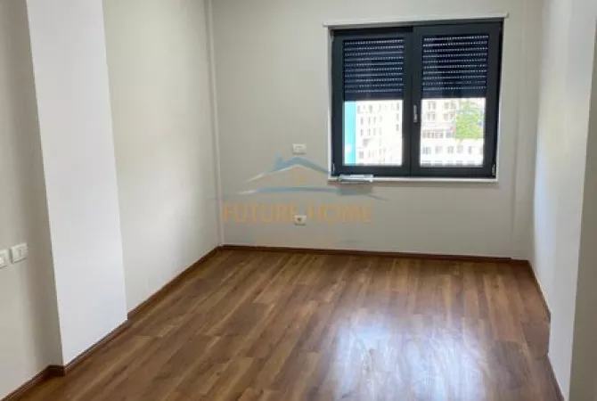 Shtepi ne shitje Apartament ne Tirane, 3+1, Mobilimi Bosh, pa mobiluar, Pagesa 425,000  Euro.