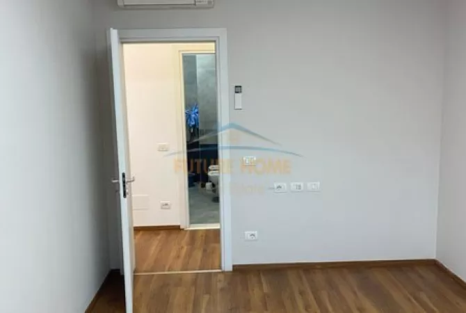 Shtepi ne shitje Apartament ne Tirane, 3+1, Mobilimi Bosh, pa mobiluar, Pagesa 425,000  Euro.