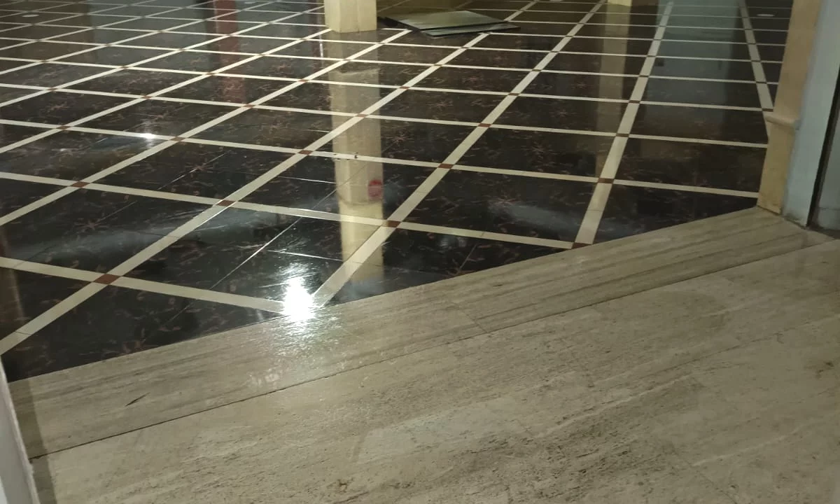 Shitet, Njesi, Rruga Mihal Grameno, Tirane.