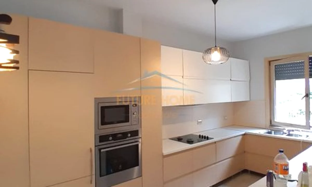 Shtepi me qera Apartament ne Tirane, 2+1, Mobilimi E mobiluar, Pagesa 580  Euro.
