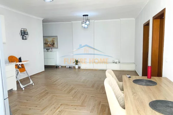 Shtepi me qera Apartament ne Tirane, 2+1, Mobilimi Pjeserisht e mobiluar, Pagesa 650  Euro.