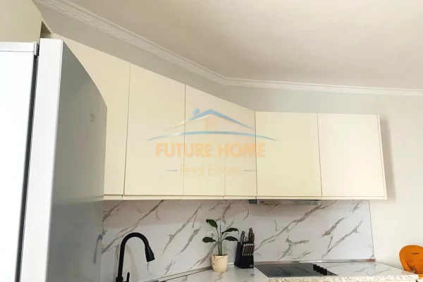 Shtepi me qera Apartament ne Tirane, 2+1, Mobilimi Pjeserisht e mobiluar, Pagesa 650  Euro.