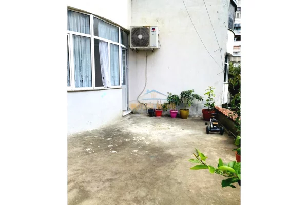 Shtepi me qera Apartament ne Tirane, 2+1, Mobilimi Pjeserisht e mobiluar, Pagesa 650  Euro.