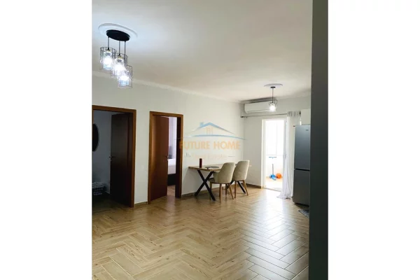 Shtepi me qera Apartament ne Tirane, 2+1, Mobilimi Pjeserisht e mobiluar, Pagesa 650  Euro.