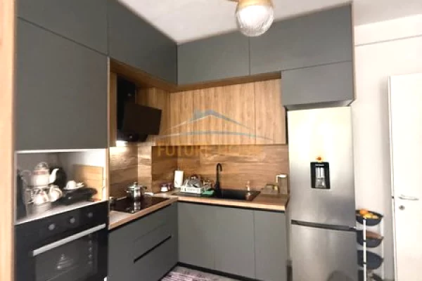 Appartamento in vendita a Tirana 2+1, Arredato