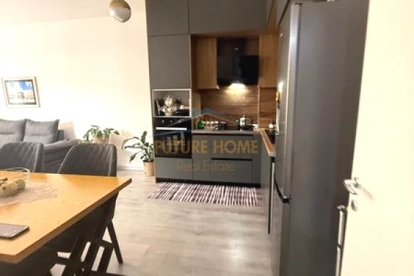 Appartamento in vendita a Tirana 2+1, Arredato