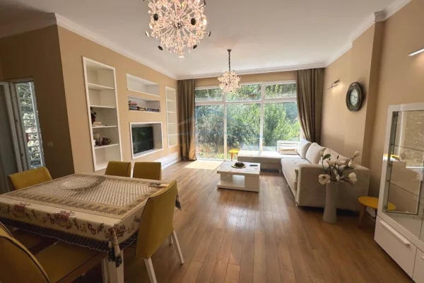 Shtepi me qera Apartament ne Tirane, 2+1, Mobilimi E mobiluar, Pagesa 850  Euro.