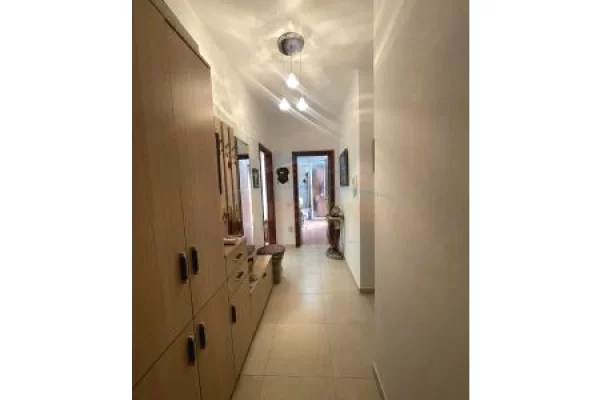 Appartamento in vendita a Tirana 2+1, Arredato