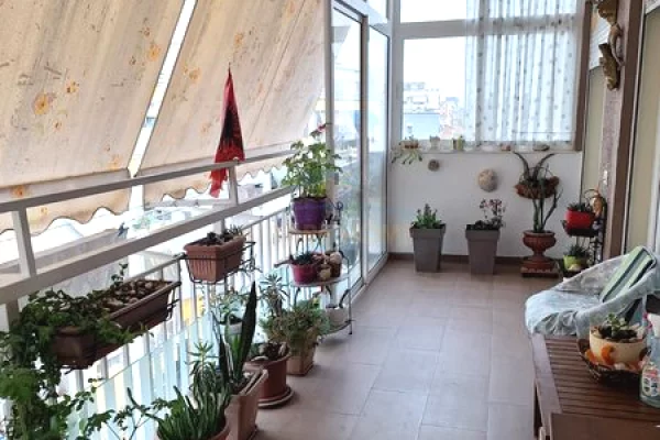 Appartamento in vendita a Tirana 2+1, Arredato