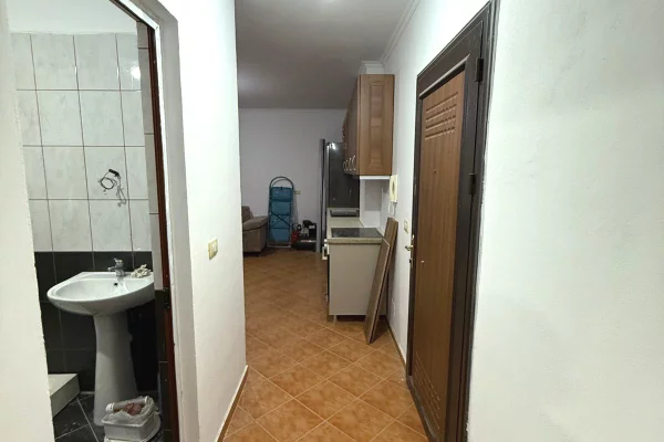 Shtepi me qera Apartament ne Tirane, 1+1, Mobilimi E mobiluar, Pagesa 400  Euro.