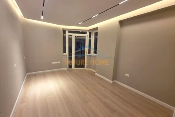 Shitet, Apartament 2+1+2, pranë në Ish Ekspozita, Tiranë AREA60833