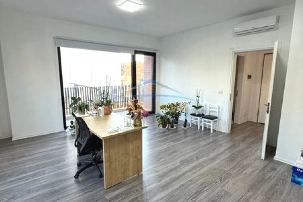 Appartamento in vendita a Tirana 1+1, SemiArredato