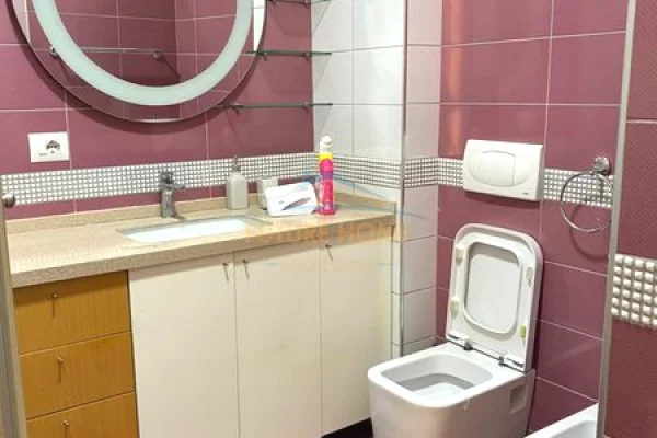 Shtepi me qera Apartament ne Tirane, 3+1, Mobilimi E mobiluar, Pagesa 900  Euro.