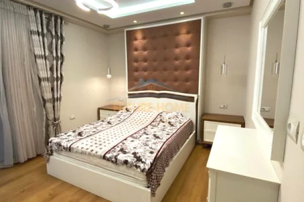 Shtepi me qera Apartament ne Tirane, 3+1, Mobilimi E mobiluar, Pagesa 900  Euro.