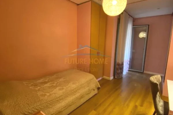 Shtepi me qera Apartament ne Tirane, 3+1, Mobilimi E mobiluar, Pagesa 900  Euro.