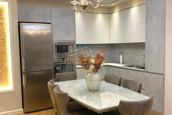 Shtepi me qera Apartament ne Tirane, 3+1, Mobilimi E mobiluar, Pagesa 900  Euro.