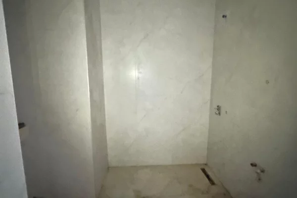 Shtepi ne shitje Apartament ne Tirane, 1+1, Mobilimi Bosh, pa mobiluar, Pagesa 74,165  Euro.