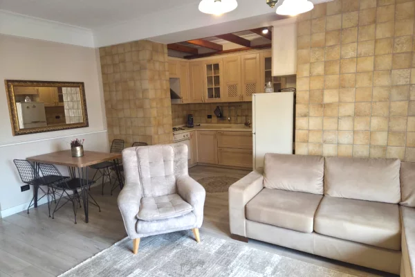 Shitet, Apartament 2+1+2, Qender, Tiranë.