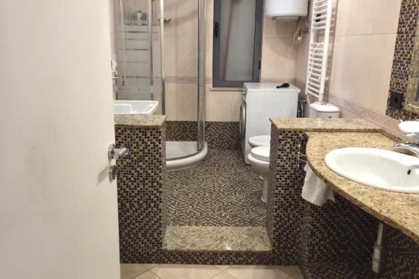 Appartamento in vendita a Tirana 2+1, Arredato