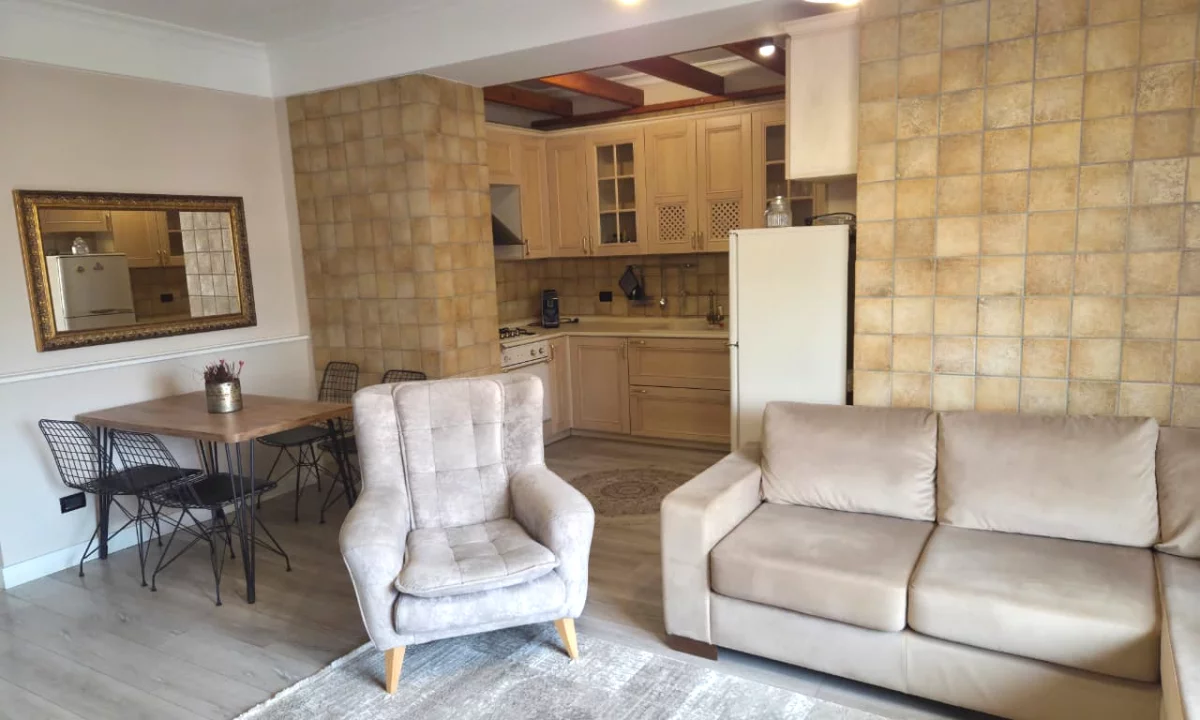 Appartamento in vendita a Tirana 2+1, Arredato