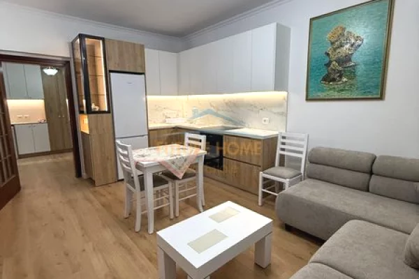 Shtepi me qera Apartament ne Tirane, 2+1, Mobilimi E mobiluar, Pagesa 550  Euro.