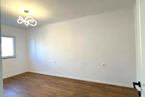Shtepi ne shitje Apartament ne Tirane, 3+1, Mobilimi E mobiluar, Pagesa 177,000  Euro.