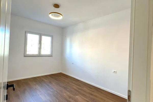 Shtepi ne shitje Apartament ne Tirane, 3+1, Mobilimi E mobiluar, Pagesa 177,000  Euro.