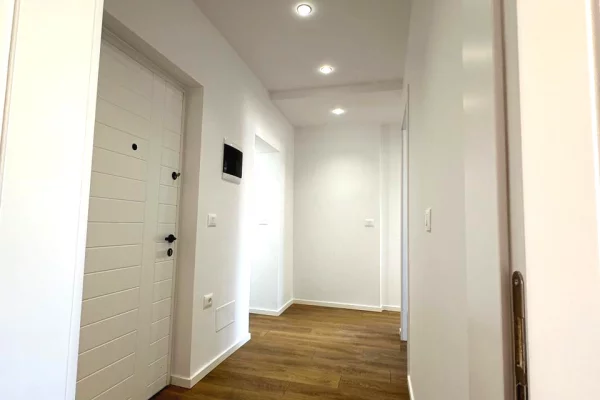 Shtepi ne shitje Apartament ne Tirane, 3+1, Mobilimi E mobiluar, Pagesa 177,000  Euro.
