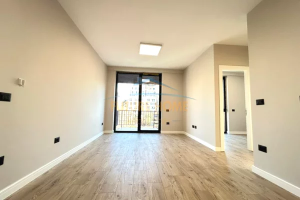 Shtepi me qera Apartament ne Tirane, 2+1, Mobilimi Bosh, pa mobiluar, Pagesa 650  Euro.