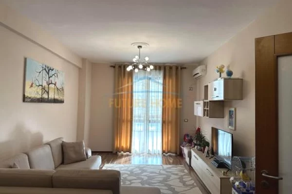 Shtepi me qera Apartament ne Tirane, 2+1, Mobilimi E mobiluar, Pagesa 600  Euro.