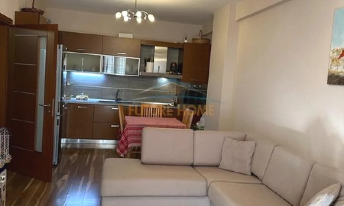Shtepi me qera Apartament ne Tirane, 2+1, Mobilimi E mobiluar, Pagesa 600  Euro.